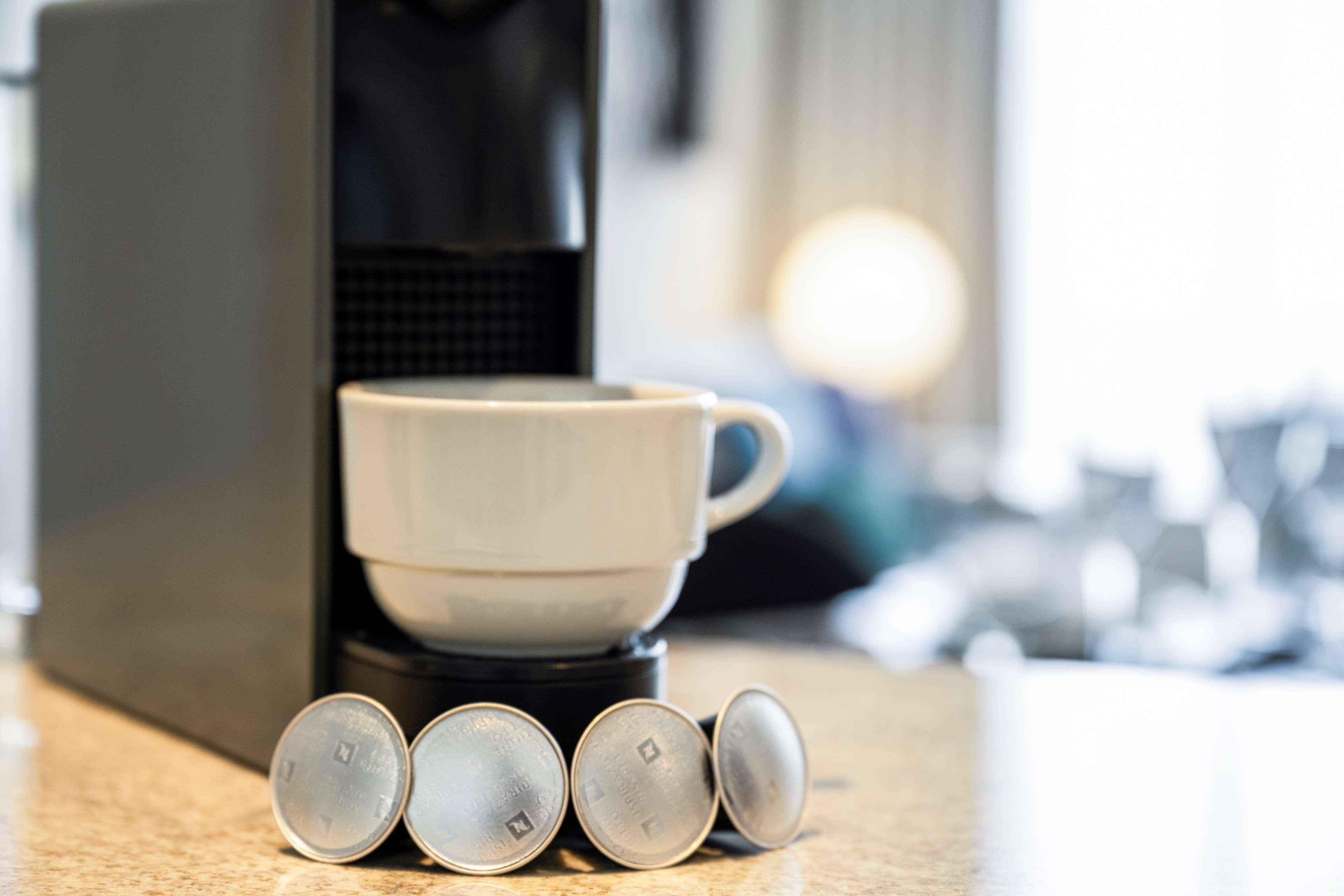 Aleph Doha Residences, Curio Collection By Hilton Ngoại thất bức ảnh A Nespresso machine