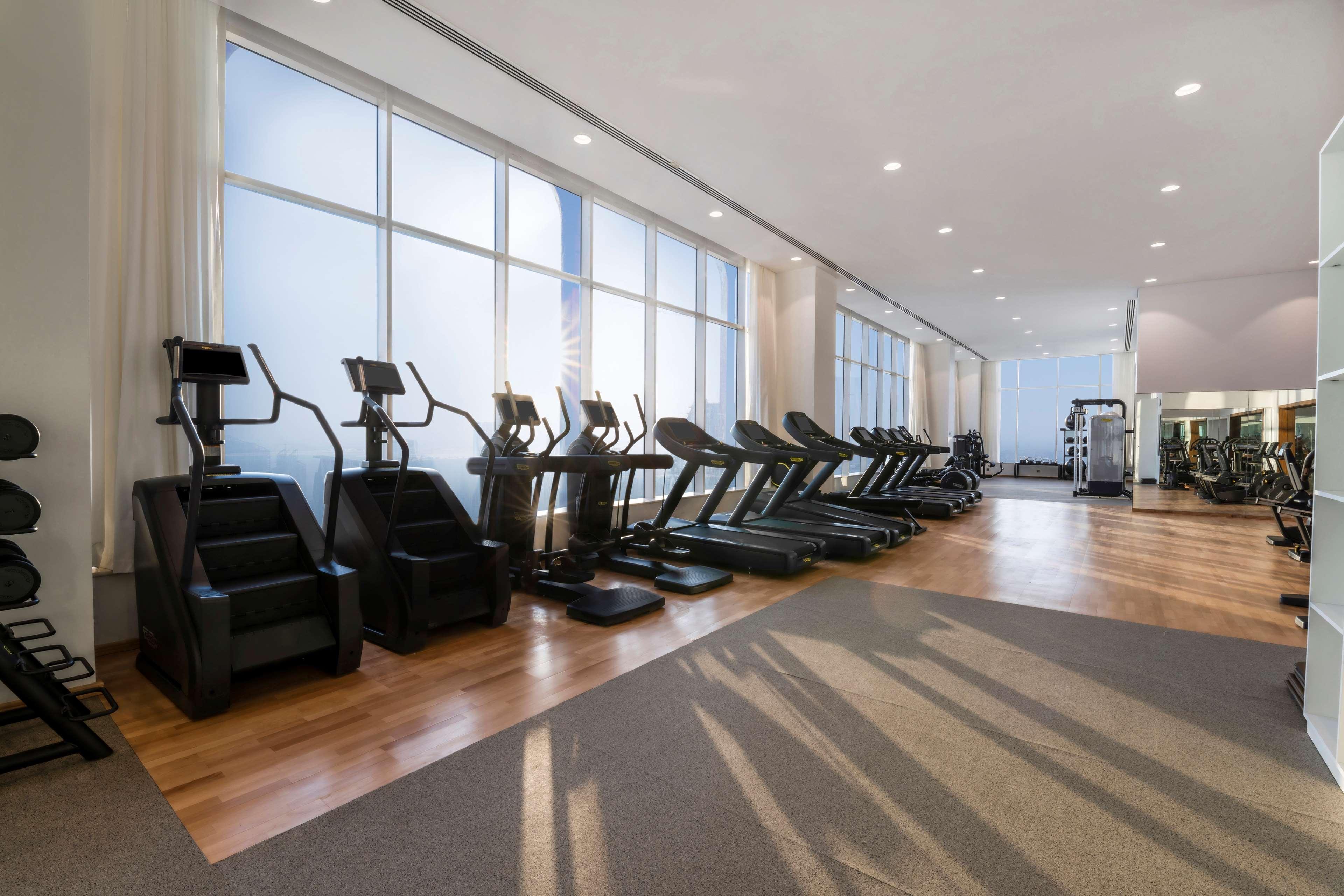 Aleph Doha Residences, Curio Collection By Hilton Ngoại thất bức ảnh The gym at the 100 East 53rd Street building