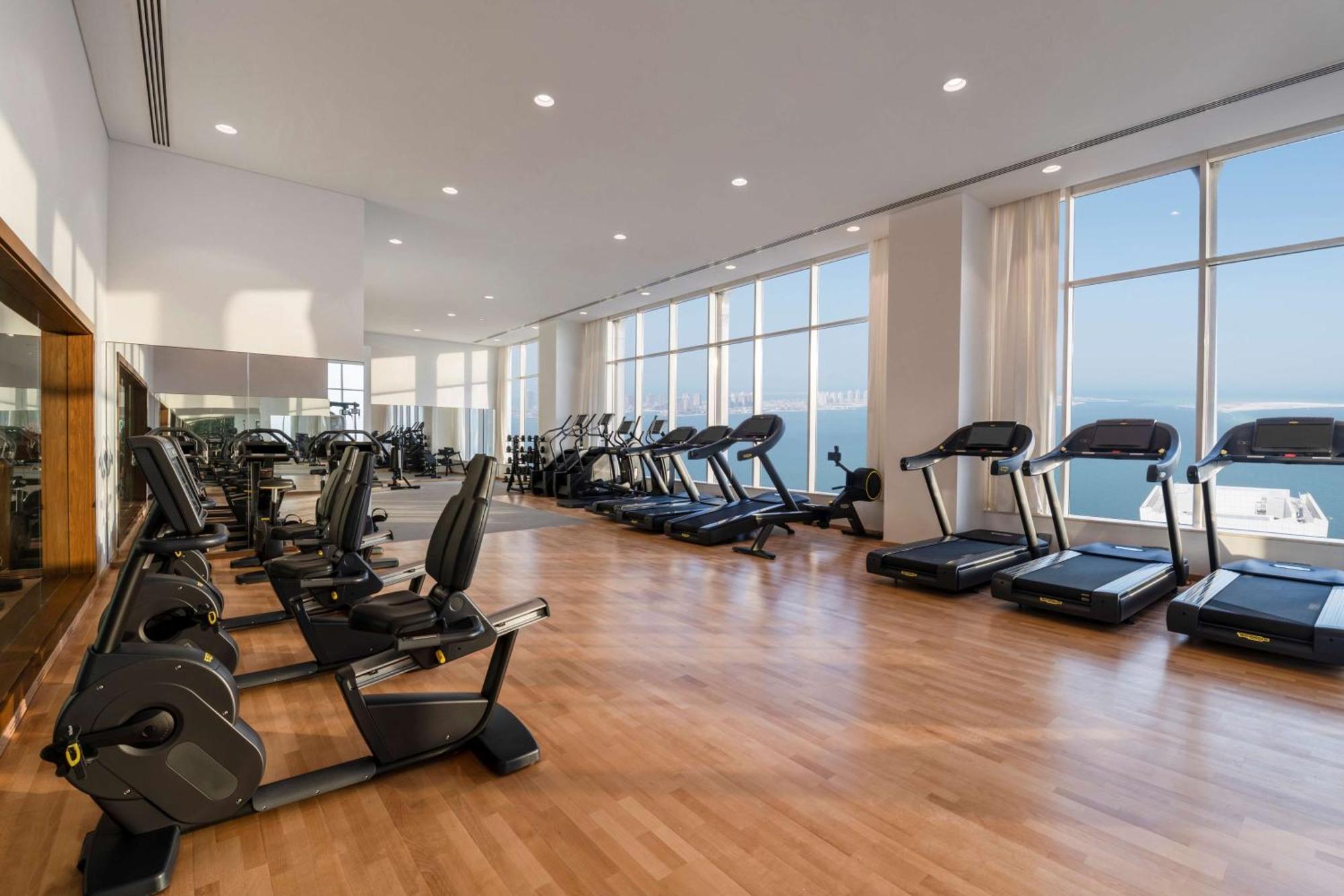 Aleph Doha Residences, Curio Collection By Hilton Ngoại thất bức ảnh The gym at the Ritz-Carlton, DIFC