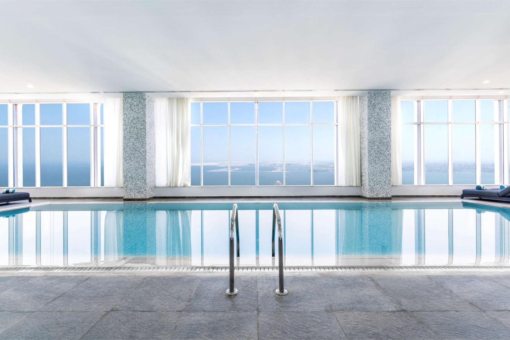 Aleph Doha Residences, Curio Collection By Hilton Ngoại thất bức ảnh The pool at the 101